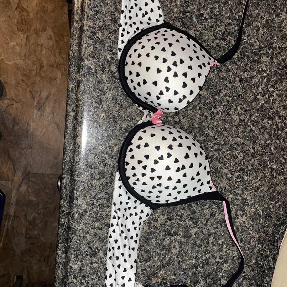 Victoria Secret bra 🖤🤍💗